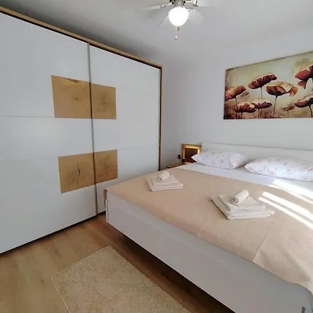 Holiday home House With A Parking Space Mundanije, Rab - 23396 Rab Town